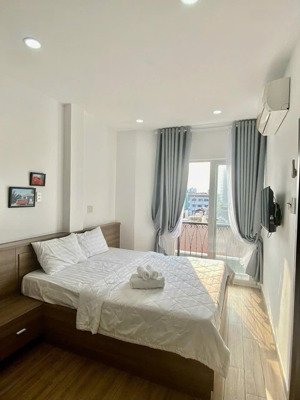 cho thuê căn ngay landmark 81 - nhà mới - ban công - cầu thủ thiêm - tiện qua q1 - tuyến metro