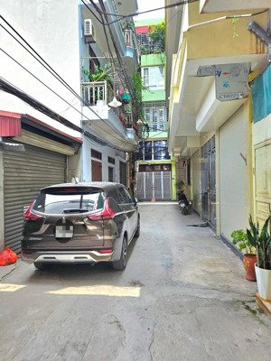 phân lô ô tô tránh đỗ trước cửa - cầu giấy -nhà mới đẹp dân xây - 2 thoáng - tặng full nội thất