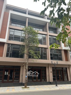 bán căn liền kề vtđ 54 m2 vin 3 cạnh biển hồ, ngay trục chính đlbm, cam kết giá tốt nhất thị trường