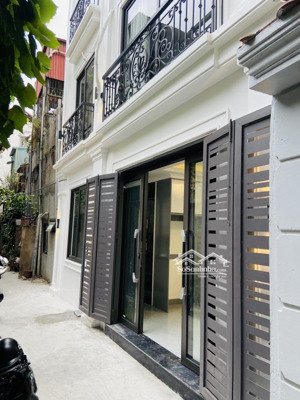 thông số siêu đẹp,thang máy,yên lãng 40m*6t*giá 10,4tỷ, thoáng 3 mặt, full nội thất,công năng đ đủ.