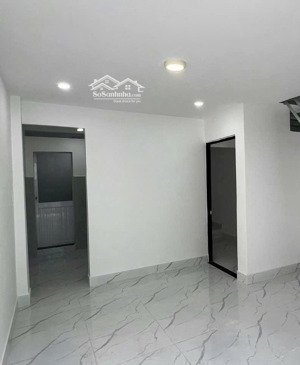 nhà nhỏ 22m2 -2tầng - song hành xa lộ hà nội - ngã tư thủ đức.