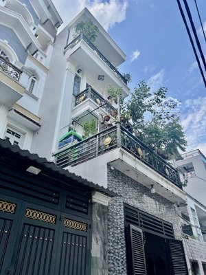 nhỉnh 7 tỷ nhà 4x17 đúc 4 tấm hẻm 8m thông xe tải tránh nhau khu vực sầm uất thuận tiện kinh doanh