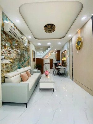 nhà đẹp chỉ việc xách vali ở 2 tầng 2 phòng ngủ full nội thất