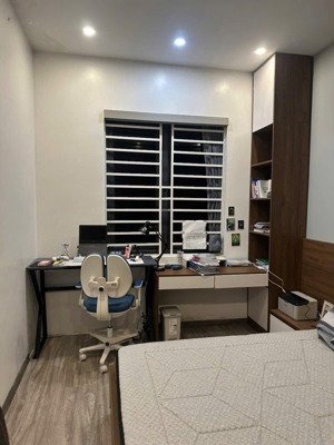 bán nha riêng 3 tầng tại phường ha huy tập, vị trí trung tâm