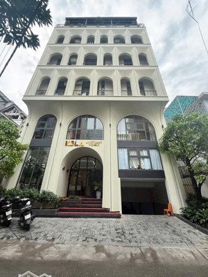 bán tòa nhà chdv 420m2 dtsd: 2500m2 khu kiều đàm q7 doanh thu 800tr/th bán: 160 tỷ lh: 