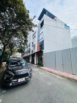 nhà 3 tầng - khu nhà đẹp, dân trí - trương văn thành - 5 phút tới metro giá chỉ hơn 8 tỷ