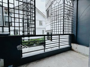 căn hộ 2pn full nội thất cửa sổ trời, ban công trung tâm bình thạnh