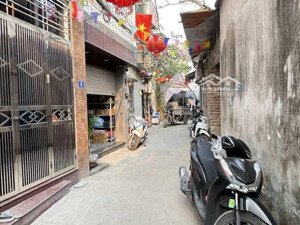 đầu tư việt hưng - chỉ 6,3 tỷ -60m - 2 tầng- ô tô đỗ cổng