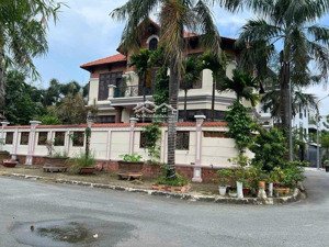 biệt thự vàng ngay mặt sông sài gòn - view landmark 81 vĩnh viễn độc nhất vô nhị - 820m2