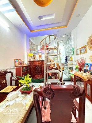 nhà 3tầng 1trệt 2 lầu đường xe hơi tránh hẻm 1942 nhà bè diện tích 4x14m, (56m2)