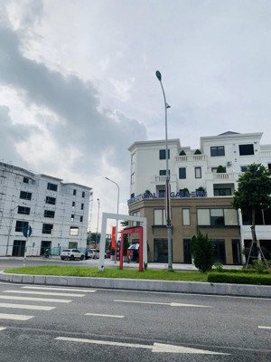 bán shophouse trục chính 42m quảng trường vạn xuân cam kết thuê lại 50tr/tháng