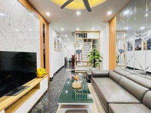 bán nhà xuân đỉnh 40m2 nhỉnh 9.x tỷ, gần ngoại giao đoàn, ngõ ô tô sát phố, nội thất vip, hiếm quá