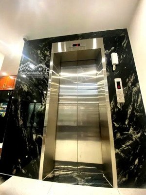 nhà đẹp khu vip 4 tầng 5 phòng ngủ có thang máy