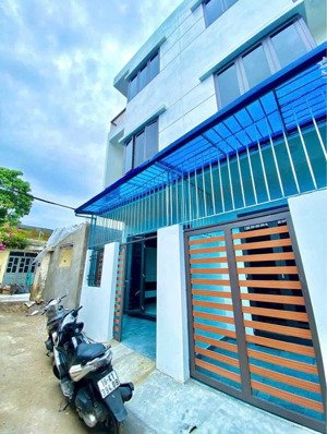 siêu phẩm nhà 3 tầng đường kênh, view đầm bét