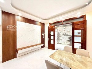 văn chương - 6 tầng thang máy - nở hậu - cách ô tô 20 m - gần hồ văn chương - tiện ích ngập tràn