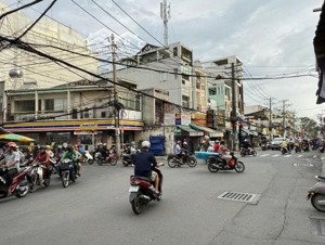 mặt tiền phan văn trị giao trần quý cáp - 63m2 ngang 4.2m, 5 tầng.