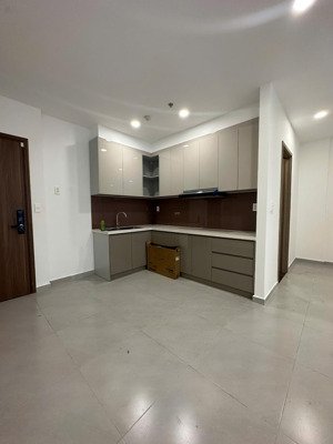chuyển nhượng căn 1pn + 63m2, view hồ bơi, sổ sẵn giá 3,1 tỷ ban công hướng nam mát mẻ