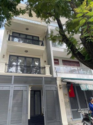 cho thuê nhà mặt tiền mới xây làm văn phòng, công ty 5x20m 1 hầm 1 trệt 3 lầu