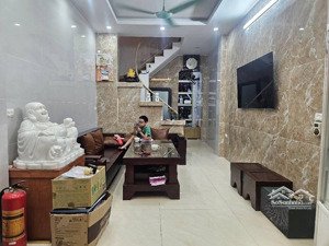 tôi cần bán nhà trương định 35m nhà 3t . sổ đỏ vuông đẹp chính chủ. giá 6,2 tỷ.