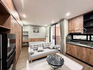 trống sẵn căn hộ studio cao cấp tone gỗ gần khu sala