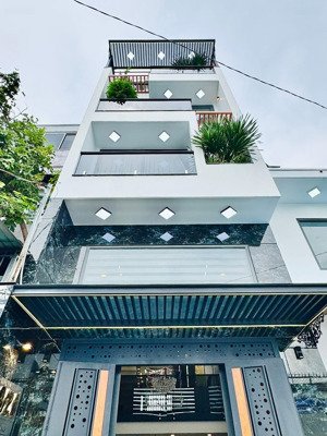 chủ giảm 500 triệu sang tên gấp nhà 4 tầng đường 3 tháng 2 , quận 10 92m2 sổ riêng đường xe hơi đỗ