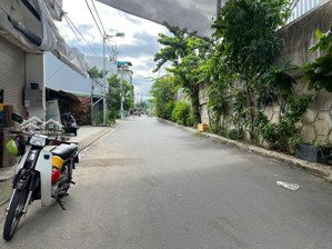 nhà cấp 4 mặt tiền nhánh phong châu ra bờ kè sông quán trường, vĩnh thái. lh thọ