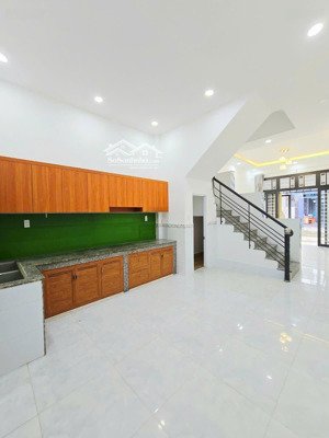 nhà 3 tầng, hẻm 7m, ngay chợ long trường, đối diện kdt đông tăng long, tiện ích đầy đủ