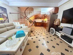 mặt ngõ oto vào nhà, ngõ thông tứ tung nhà đẹp ở ngay full nt, kd. 30m2 6t mt 4.1m giá chào 7,6 tỷ