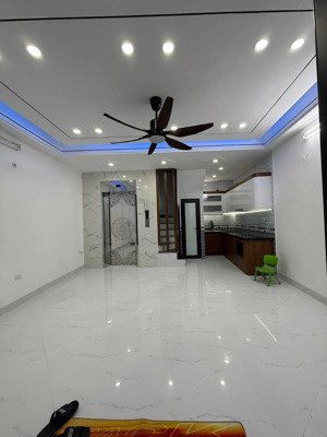 bán nhà ngõ liên hoa 42m², 6 tầng, thang máy, lô góc 2 mặt ngõ, thoáng sáng
