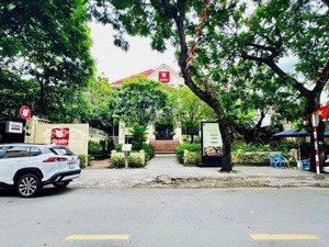 siêu ngộp bank! đất ngay quốc hương, quận 2 - dt 17 x 25m - hđt 100 triệu/tháng - giá 40 tỷ