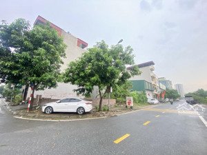 chính chủ cần bán gấp 90m2 đất, lô góc, việt hưng, mt 19m đường 14m gần trường,chợ, công viên.