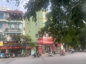 chính chủ cần bán gấp mảnh đất phố việt hưng dt 70m2, mt4,2m nằm ngay trung tâm phố, ô tô, gần chợ