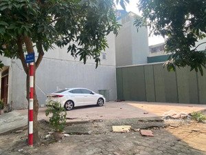 chính chủ cần bán gấp 90m2 đất lô góc, phố việt hưng gần công viên, trường học, hồ sinh thái