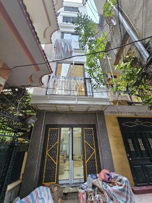 bán gấp! nhà đống đa 40m², 6 tầng, thang máy, ngõ nông, 2 mặt thoáng, gần phố thịnh quang.