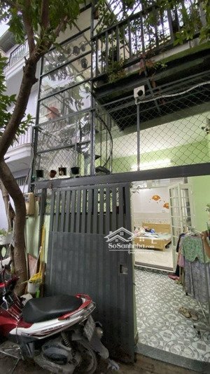 bán nhà nguyễn văn đậu, p5 bt, dt 33m2, giá giảm còn 4 tỷ 75.
ngang 3m2 - dài 10m1
kết cấu trệt - l