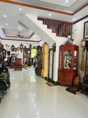 hàng có 1-0-2 , lk văn phú hà đông trục đường 24 m , kinh doanh đỉnh