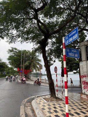 bán nhà đẹp 55m2 phố lạc long quân, phường nghĩa đô, oto 7 chỗ vào nhà, 6 tầng có thang máy xịn.