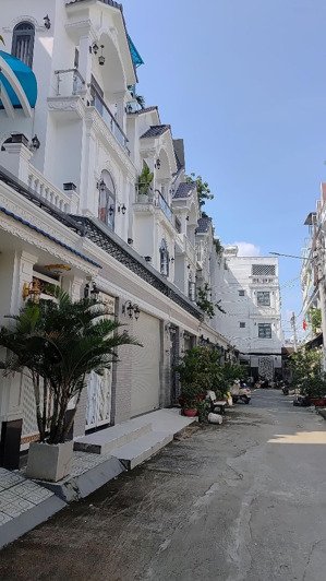 chủ định cư, bán nhà mt 6m, 4 tầng, hxh tránh, huỳnh tấn phát_nhà bè. dt: 80m2, giá nhỉn 8.x tỷ.