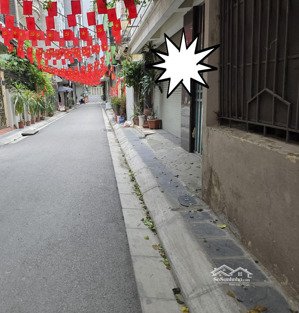 trung tâm cầu giấy - lô góc - thang máy - nhà mới phun nội thập nhập khẩu.