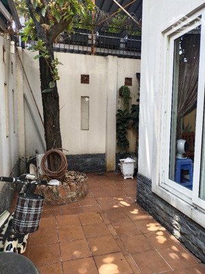 25 tỷ 500 thương lượng, nhà mặt tiền khu dân cư 3 tầng,diện tích : ngan 10 mét - dài 19 mét.