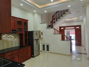 bán nhà 3 tầng ngay chợ hiệp bình, gần phạm văn đồng, dọn vào ở ngay, 70m2 giá chỉ 8,8 tỷ, sổ hồng