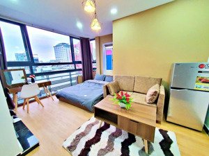 studio cửa sổ lớn, view xịn ngay trung tâm khu ẩm thực phan xích long