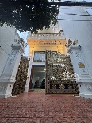 siêu phẩm long biên thang máy ngõ thông ô tô vào nhà nhà đẹp 5t bề thế , nội thất sang trọng