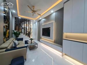 Bán nhà riêng Hoàng Mai, giá 10.6 tỷ, DT 48m2, nhà đẹp mới koong 10m ô tô gần