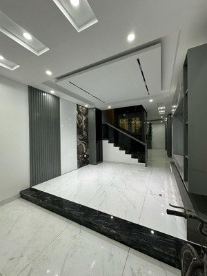 bán nhà mới thang máy trung tâm ba đình , ngõ rộng, gần phố, ở sướng như biệt thự