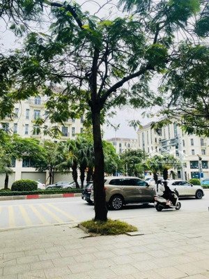 cần bán toà nhà dịch vụ vạn phúc 95m 7 tầng thang máy - vị trí đẹp kinh doanh tốt - giá đầu tư