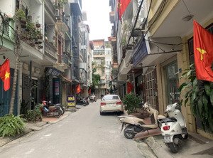 chính chủ bán nhà riêng - phân lô trung hoà - 44m2 x 6 tầng - ô tô tránh - đường thông bàn cờ.