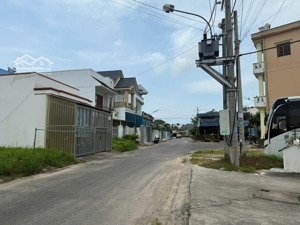 cần bán lô 108m2 khu tái định cư khu phố 5, ngay trung tâm dương đông. kinh doanh, để ở đều rất tốt