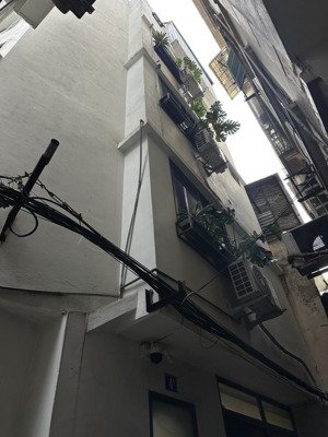 bán nhà riêng phố hai bà trưng, 9,8 tỷ, 25m2, 4 tầng, mặt tiền 6m, cách mặt phố 10m