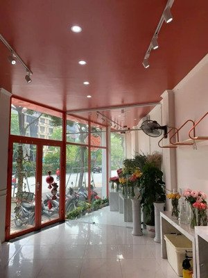 bán nhà võ chí công cầu giấy dt 57/65m x 5t x mt 8m giá 31 tỷ có thương lượng